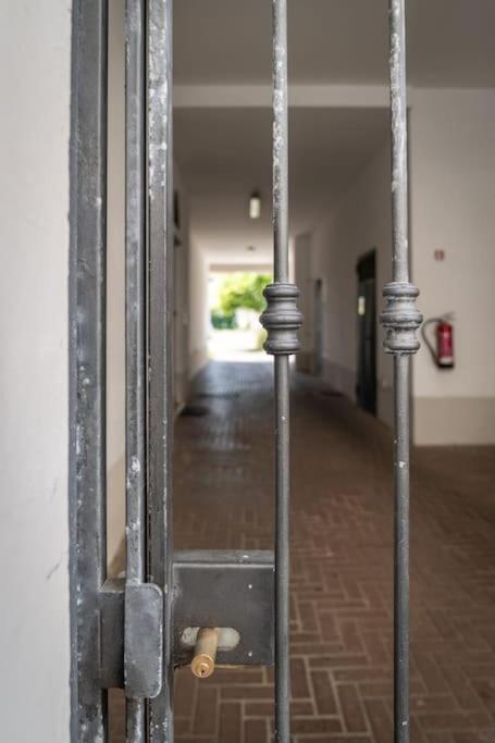 22 Home - Parcheggio Privato - Accogliente - Collegamento Sardegna E Corsica Livorno Kültér fotó
