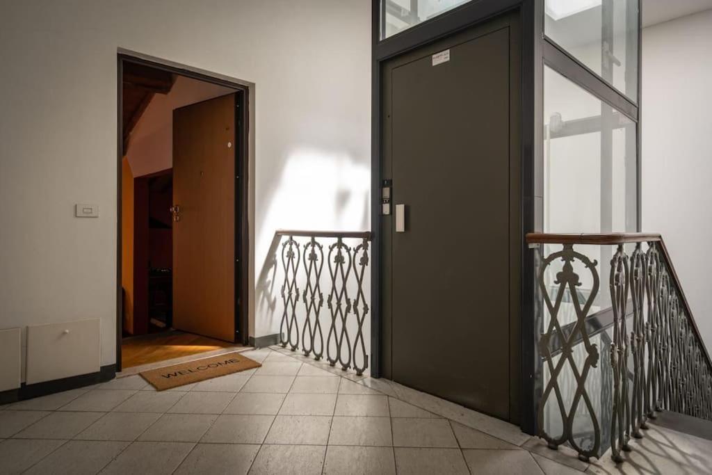 22 Home - Parcheggio Privato - Accogliente - Collegamento Sardegna E Corsica Livorno Kültér fotó